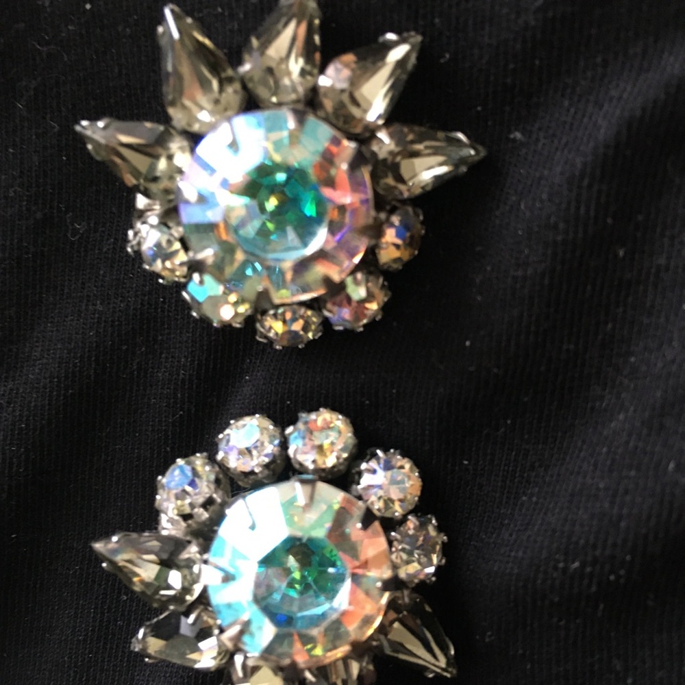 Weiss padded clip-on Vintage Earrings Borealis +